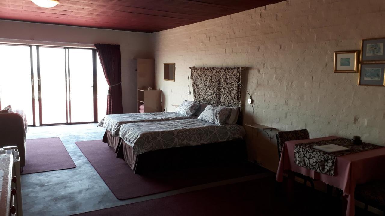 Jack'S Seaview Inn Bettyʼs Bay Buitenkant foto